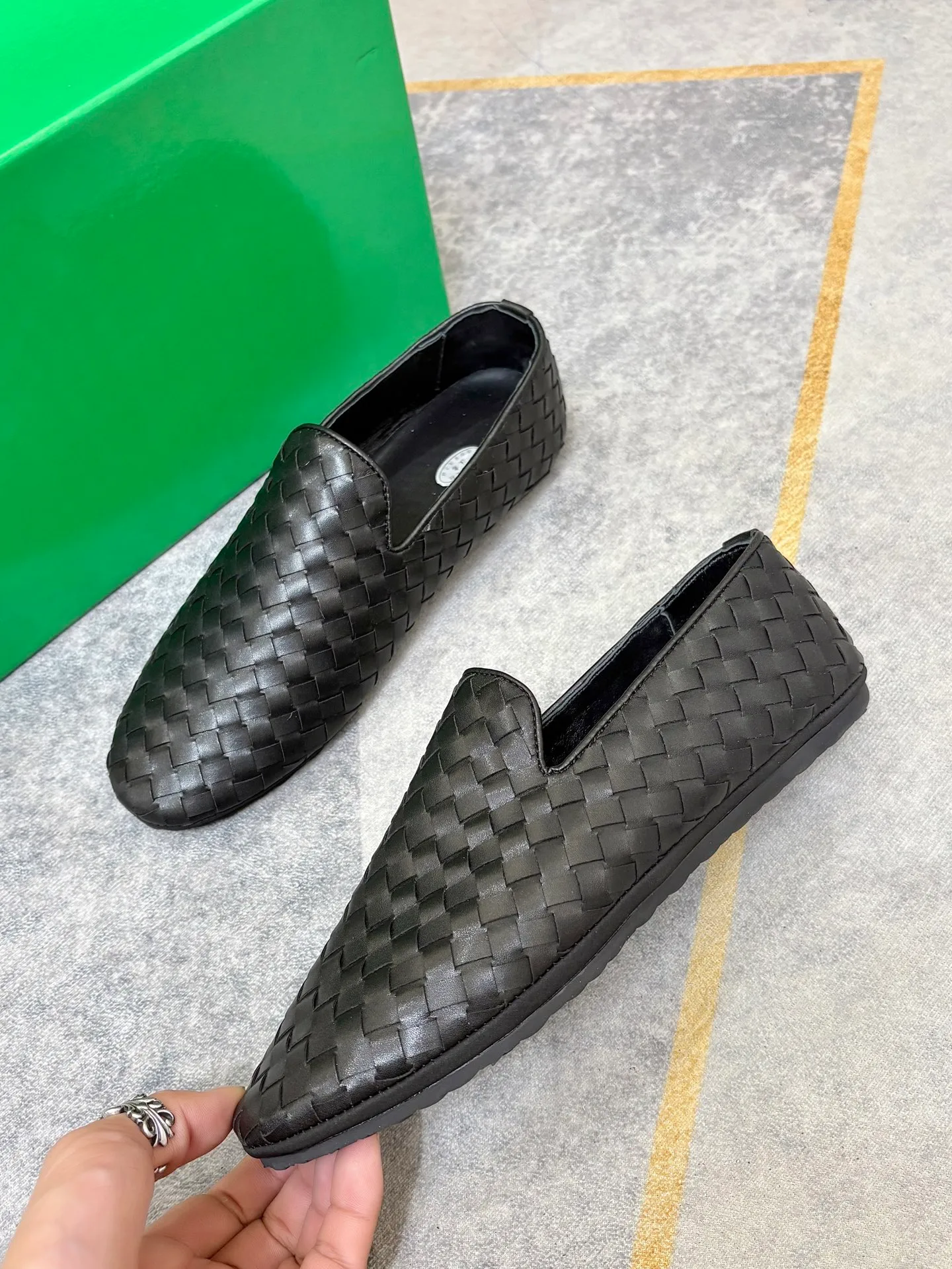 P420. BV men's casual shoes, handsome and versatile low-top shoes, woven cowhide upper, pigskin lining for the feet, 🌺🌺perfect shoe last, 🌲🌲 fashionable and handsome, comfortable on the feet, 🚗🚗wear-resistant and non-slip rubber outsole. Code number: 38-44. 45 is custom-made and cannot be returned or exchanged